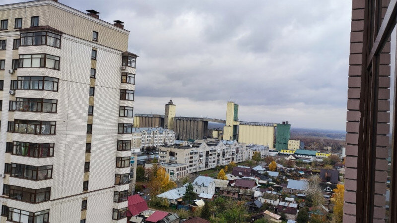     Элеватор покрасили в Барнауле. 10.10.2022. Предоставлено altapress.ru.