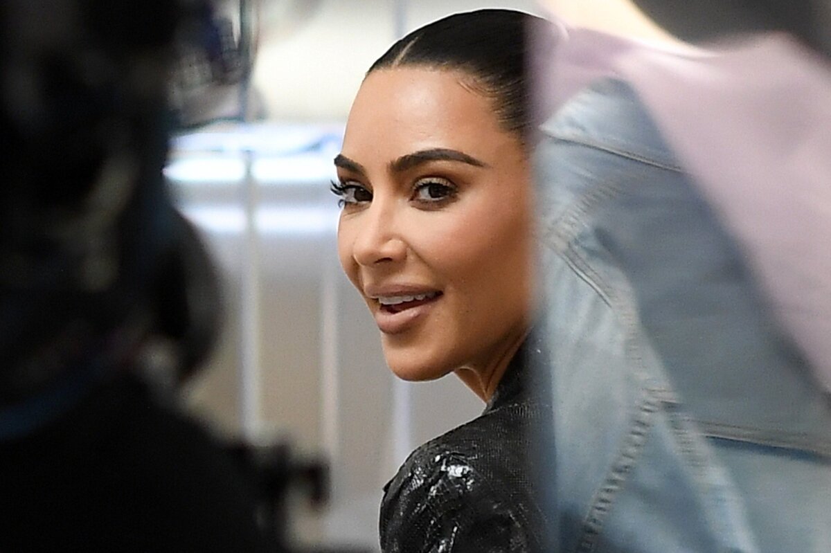     «Я хочу выглядеть привлекательной»: Ким Кардашьян призналась, что делает подтяжку живота