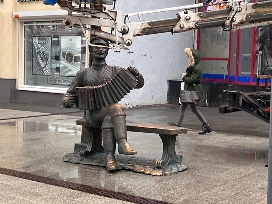     Памятник Саратовскому Гармонисту в Саратове. Фото: Евгений Поликарпов