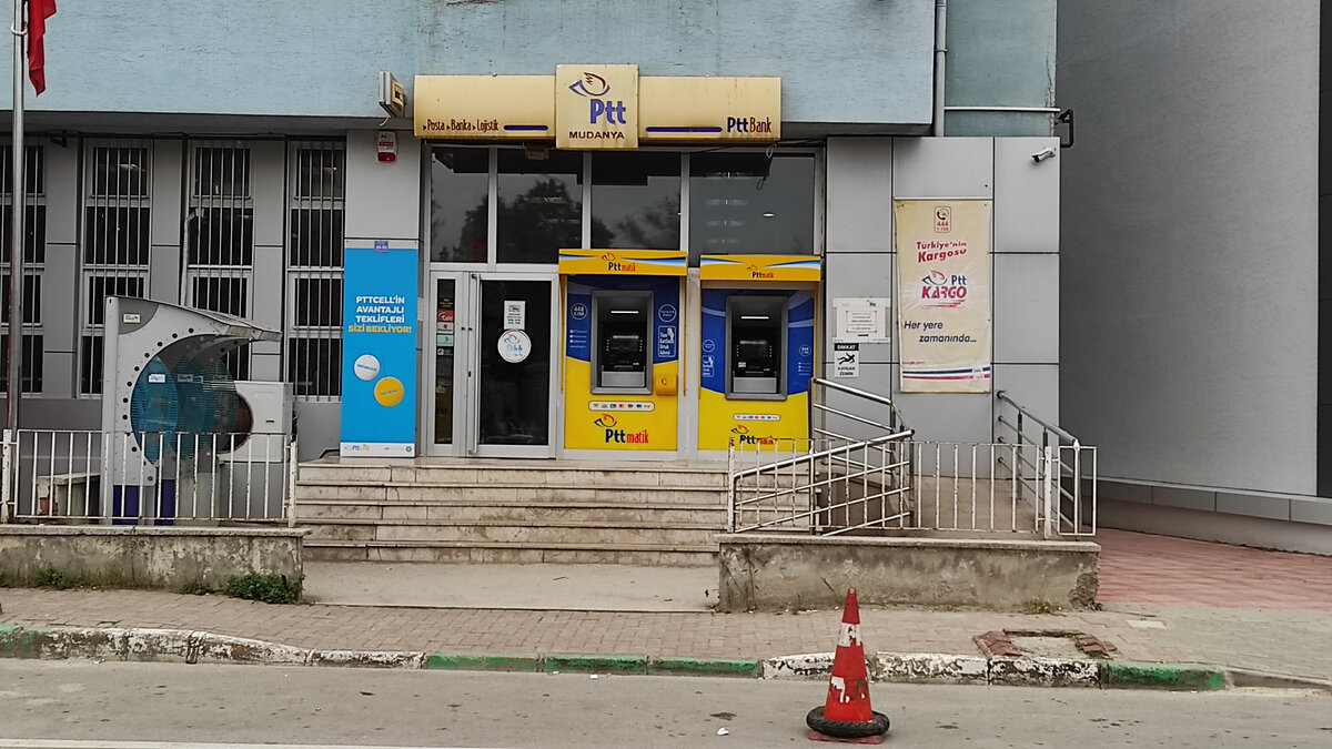 Фирменные цвета местной почты - синий, красный, желтый. Фото: Кирилл Полиенко/Polienko: путешествуем вдвоём