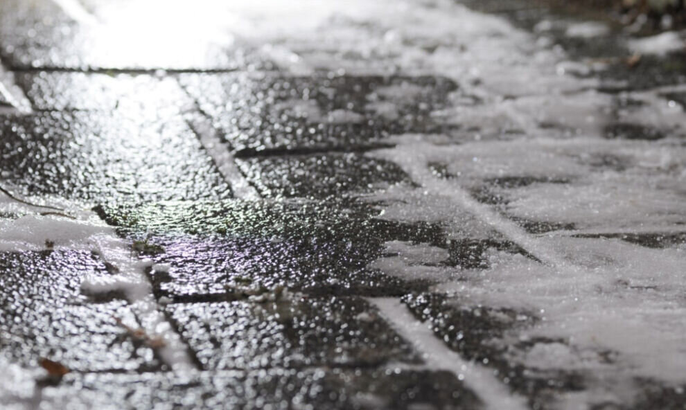    Ямальцев предупредили о гололедице на дорогах