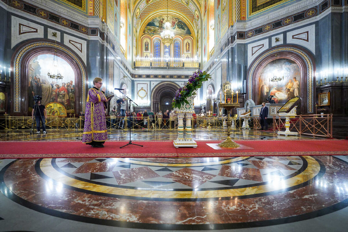 храм христа спасителя кирилл. пасхальная служба в храме вооруженных сил. пасха храм. пасхальная служба в храме христа спасителя. ххс пасхальная служба.