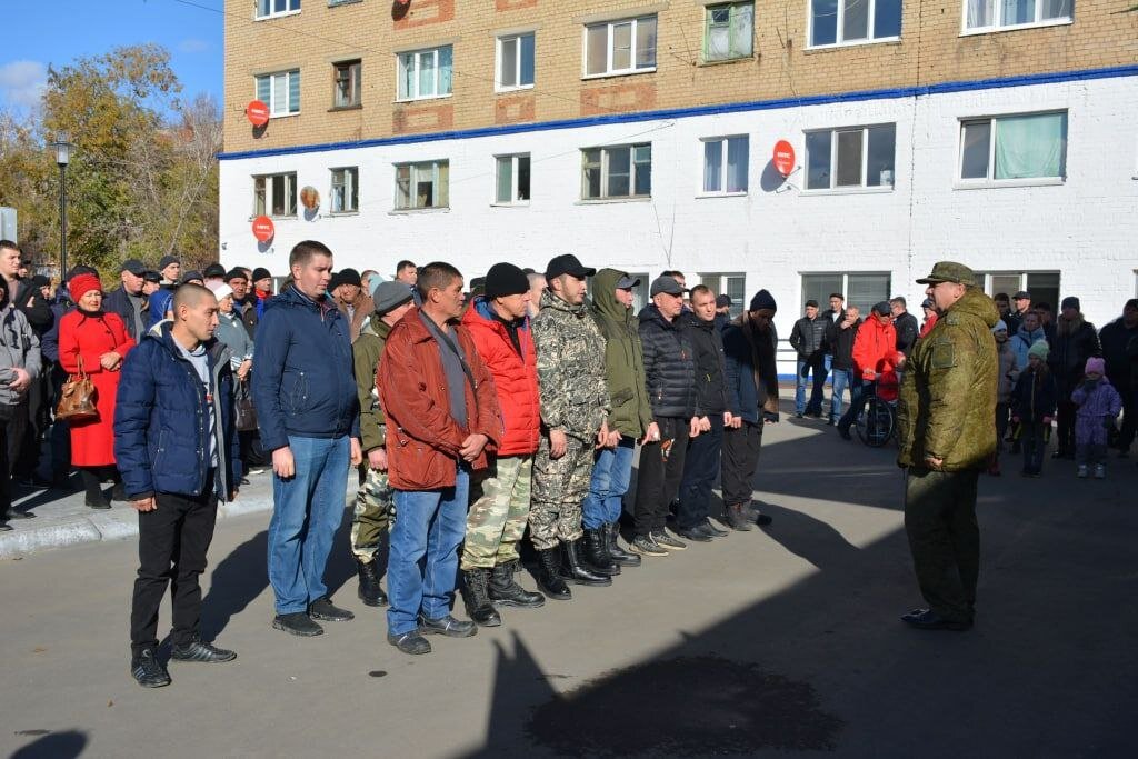  📷    В Гае проводили очередную группу мобилизованных мужчин к месту службы Андрей Севостьянов