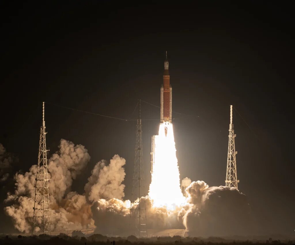 Запуск Space Launch System