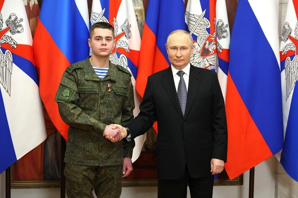     Тимофея Матвеева наградил лично президент России Звездой Героя России Фото: kremlin.ru.