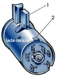 
Замок зажигания ВК347 (2101-3704000-11) с противоугонным устройством:
1 — запорный стержень; 2 — широкий выступ контактной части
