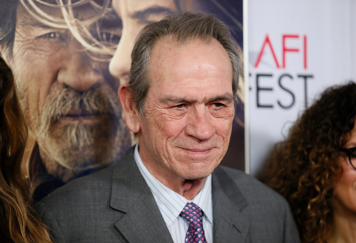 Tommy Lee Jones. Томми ли Джонс Властелин колец. Томми ли Джонс 2020 Оскар. Tommy Lee Jones newspaper.