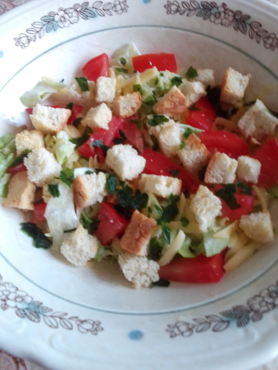 Салат с сухариками