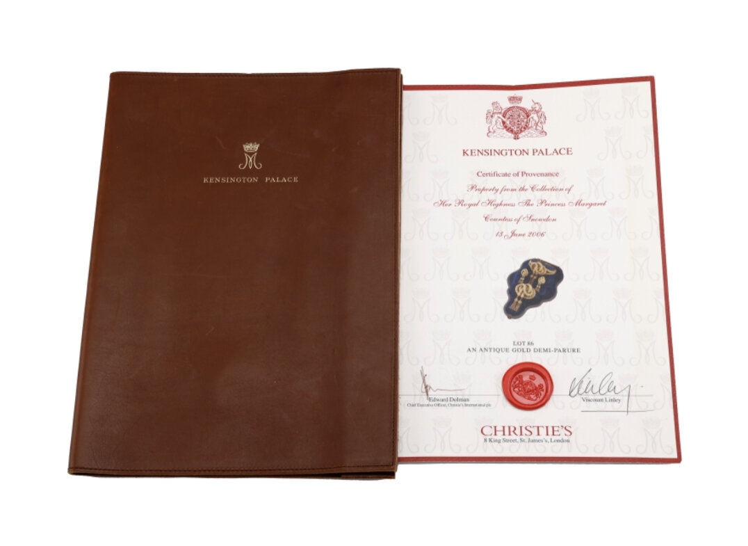    Cертификат происхождения из Кенсингтонского Дворца, запечатанный воском