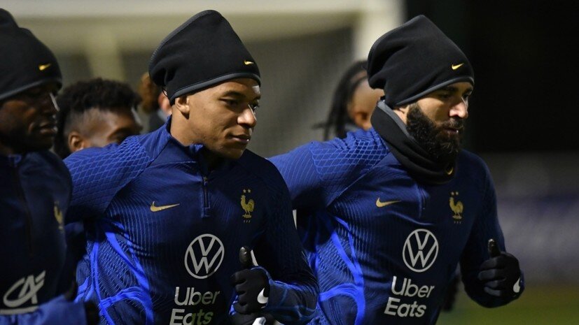     Футболисты сборной Франции Килиан Мбаппе и Карим Бензема Gettyimages.ru Aurelien Meunier / Contributor