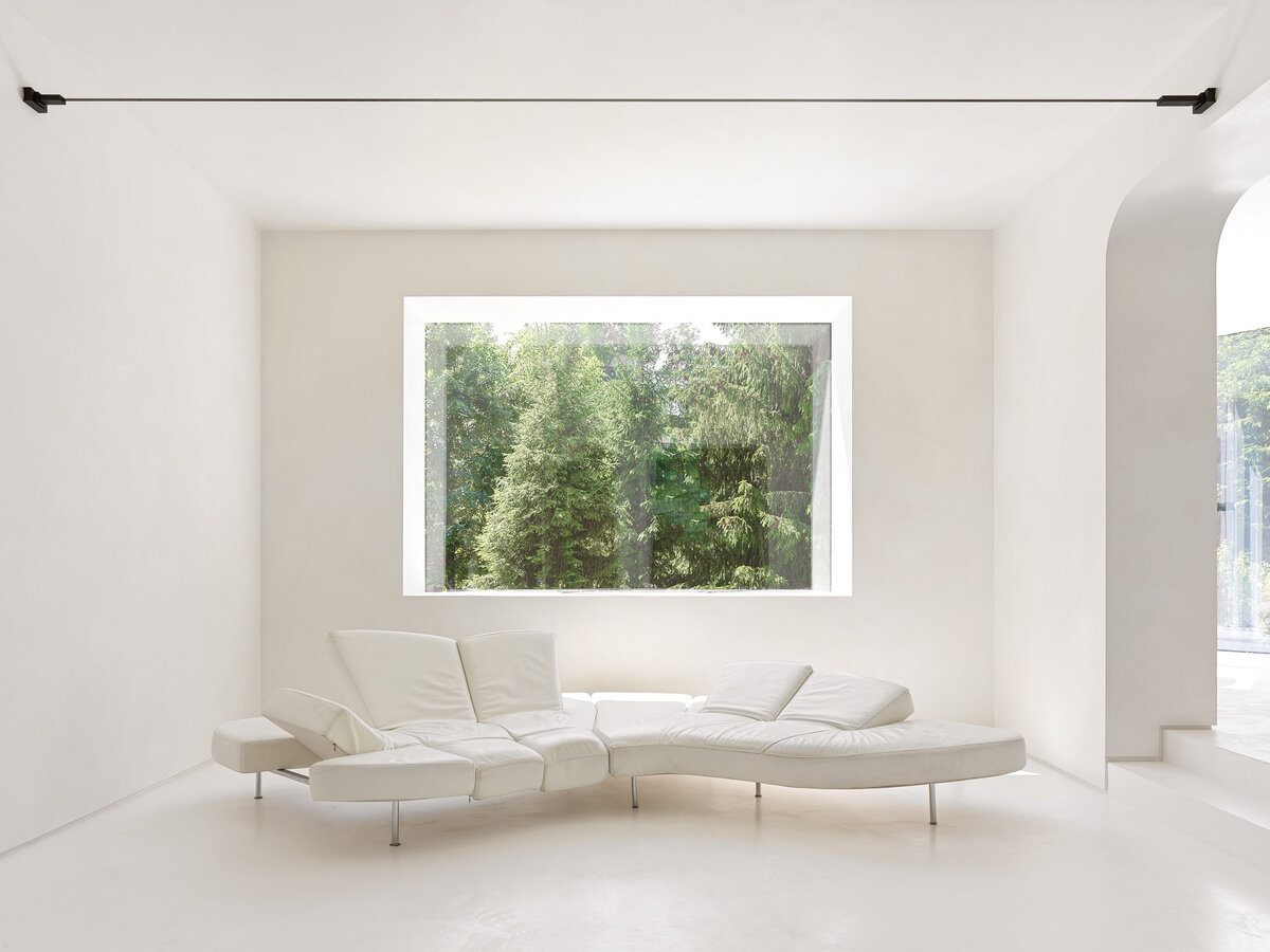 Холл с винтажным диваном Flap, Edra.