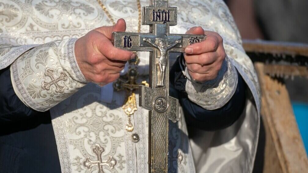     В Петрозаводск из зоны проведения специальной операции вернулся священник Леонид Леонтюк, сообщают в паблике Питкярантского района в соцсети «ВКонтакте».