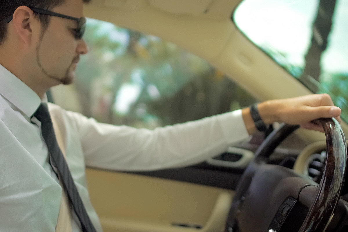 Mike drives an expensive new silver. Авто. Помощники на колёсах машины. Мужчина управляет дорогим кабриолетом без очков. Father and son Driving a car