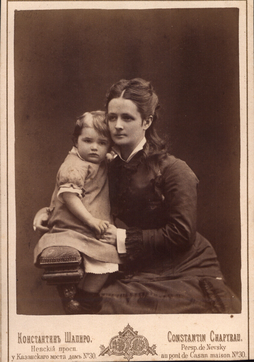 Августа Федоровна Бенуа (урожд. Эбергардт) с дочерью Ирмой. 1877-1880