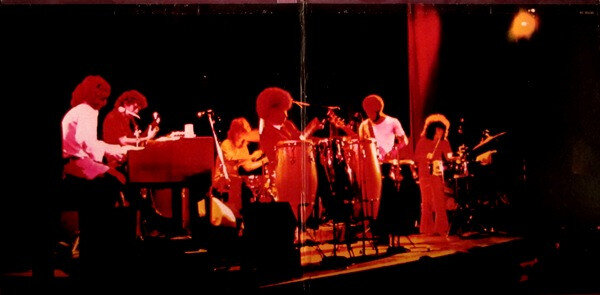 Abraxas второй студийный альбом латиноамериканской рок-группы Santana был выпущен осенью 1970 года, стал первым альбомом группы, занявшим первое строчку чарте альбомов в США.-2-3