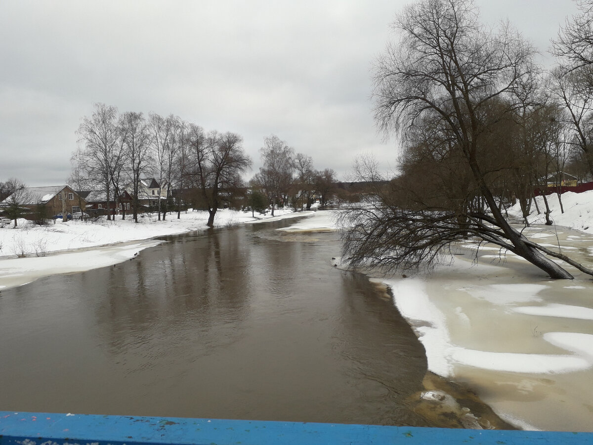 4 января 2023 13:02 Вид с пешеходного моста города Верея