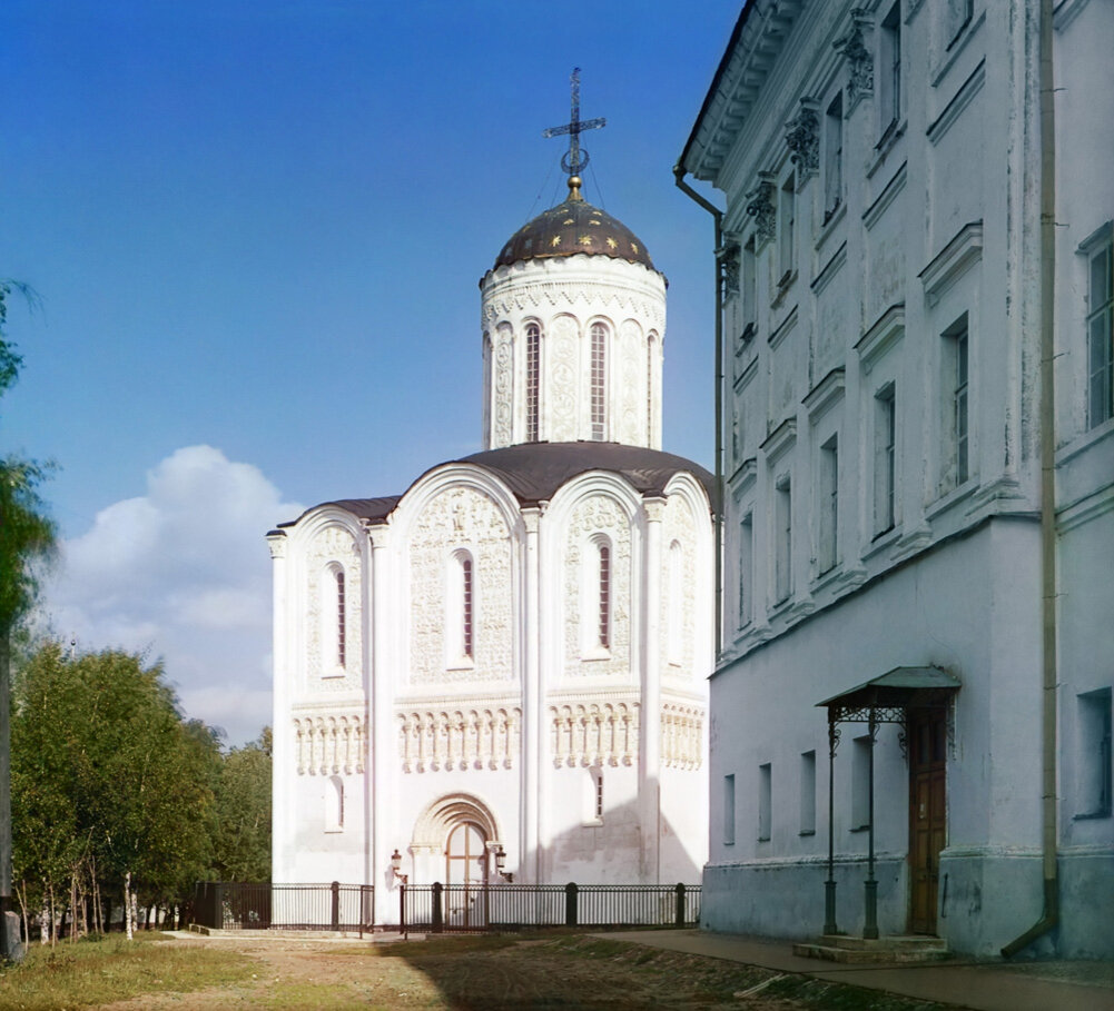 Памятники архитектуры во владимире. Дмитриевский собор во Владимире. Дмитриевский собор во Владимире 12 век. Дмитриевский собор белокаменные памятники Владимира и Суздаля. Дмитриевский собор во Владимире Архитектор.