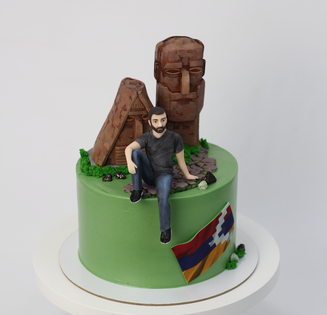 Торт с фигуркой именинника