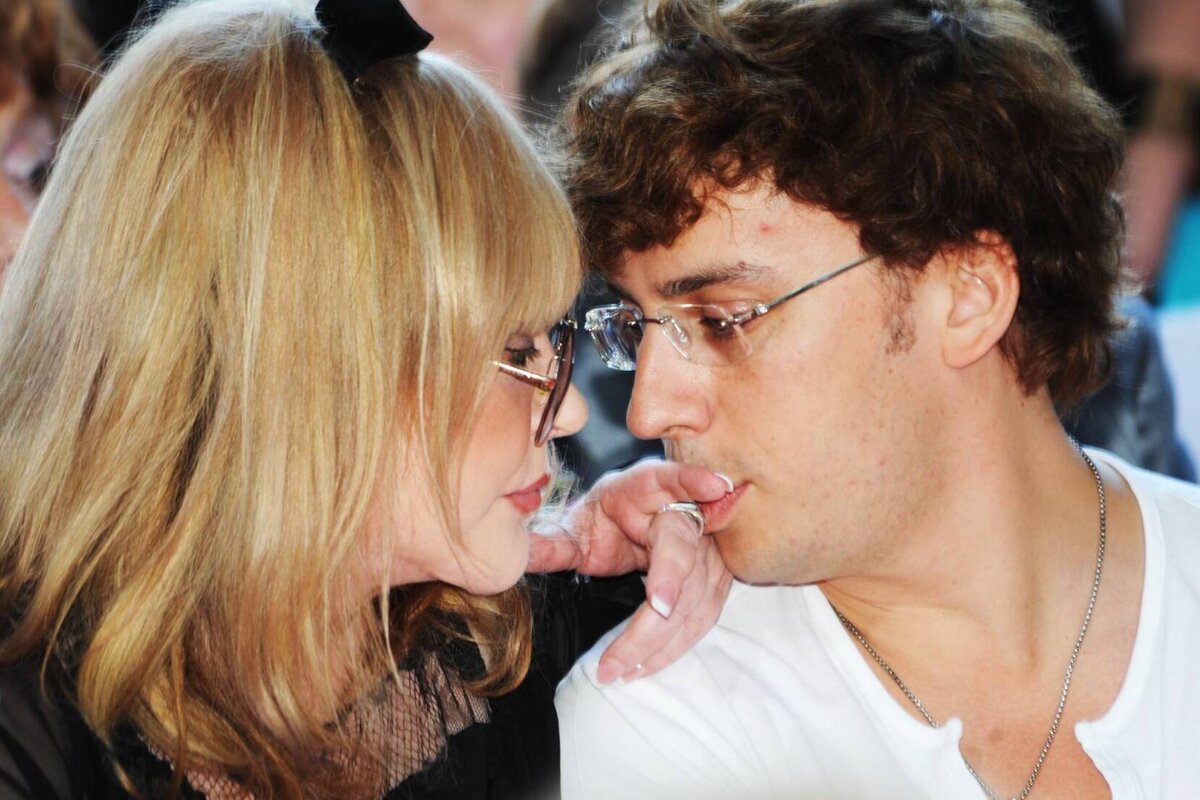     Договаривалась за мужа: Алла Пугачева пыталась вернуть Максима Галкина на телеэкраны в России