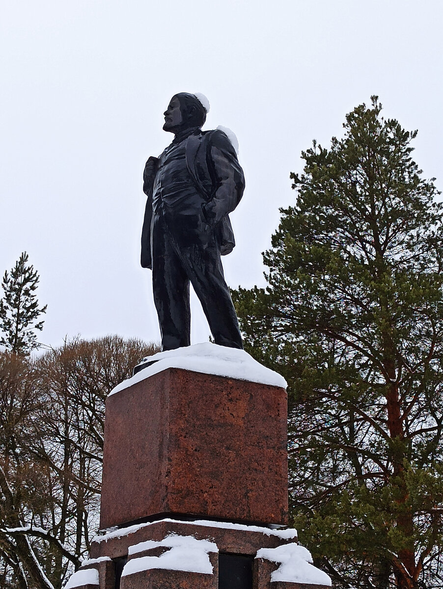 Памятник Ленину в натуральном размере
