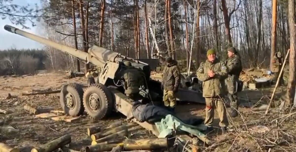 Военнослужащие ВС РФ посвятили выстрел из пушки школьникам / Фото: t.me/RVvoenkor 