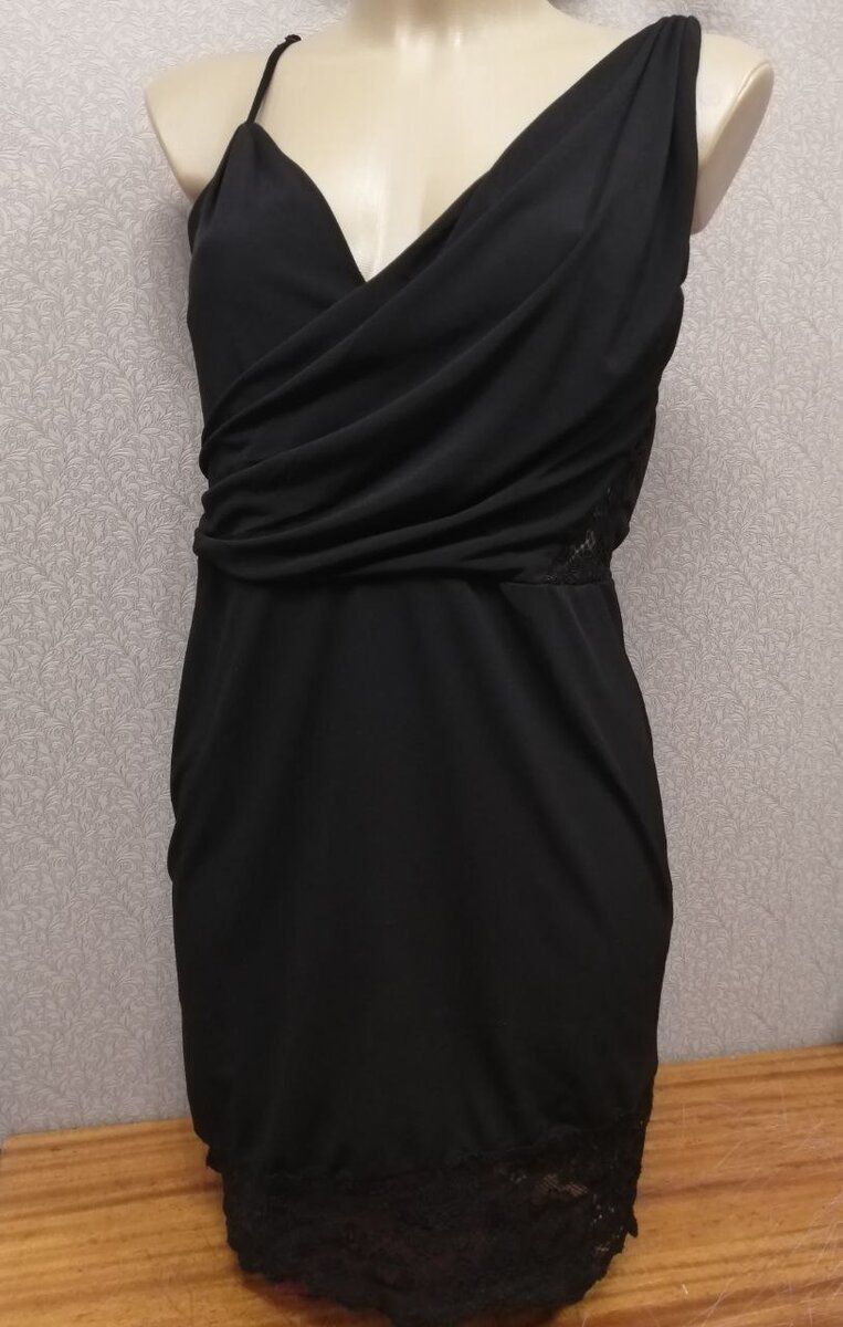 Платье с кружевом