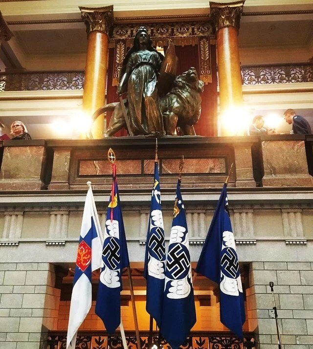 Свастика не исчезла из финских ВВС и после её замены в качестве опознавательного символа в 1945 г. Она до 2020-го года благополучно присутствовала на штандартах штабных управлений и авиационных военно-учебных заведений.