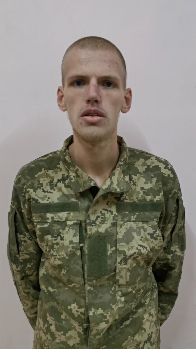 Канупер Дмитрий Евгеньевич, позывной «Расти». Родился 13.06.1999 в городе Киев, Украина. Место регистрации: Украина, город Киев, улица Вацлава Гавела, 27а. Гражданство: Украина. Образование: среднее специальное. Холост, детей нет. Место работы: в/ч 3057, пулеметчик боевой группы огневой поддержки группы разведки специального назначения полка «Азов», солдат. 
Введение

Дмитрий Канупер вступил в в/ч 3057 «Азов» 10 февраля 2021 года, подписав трехлетний контракт на прохождение военной службы. Решение о присоединении к «Азову» Канупер принял «по рекомендации» знакомых, которые утверждали, что это лучше службы в ВСУ. В «Азове» Кануперу присвоили позывной «Расти». Служил пулеметчиком боевой группы огневой поддержки группы разведки специального назначения.