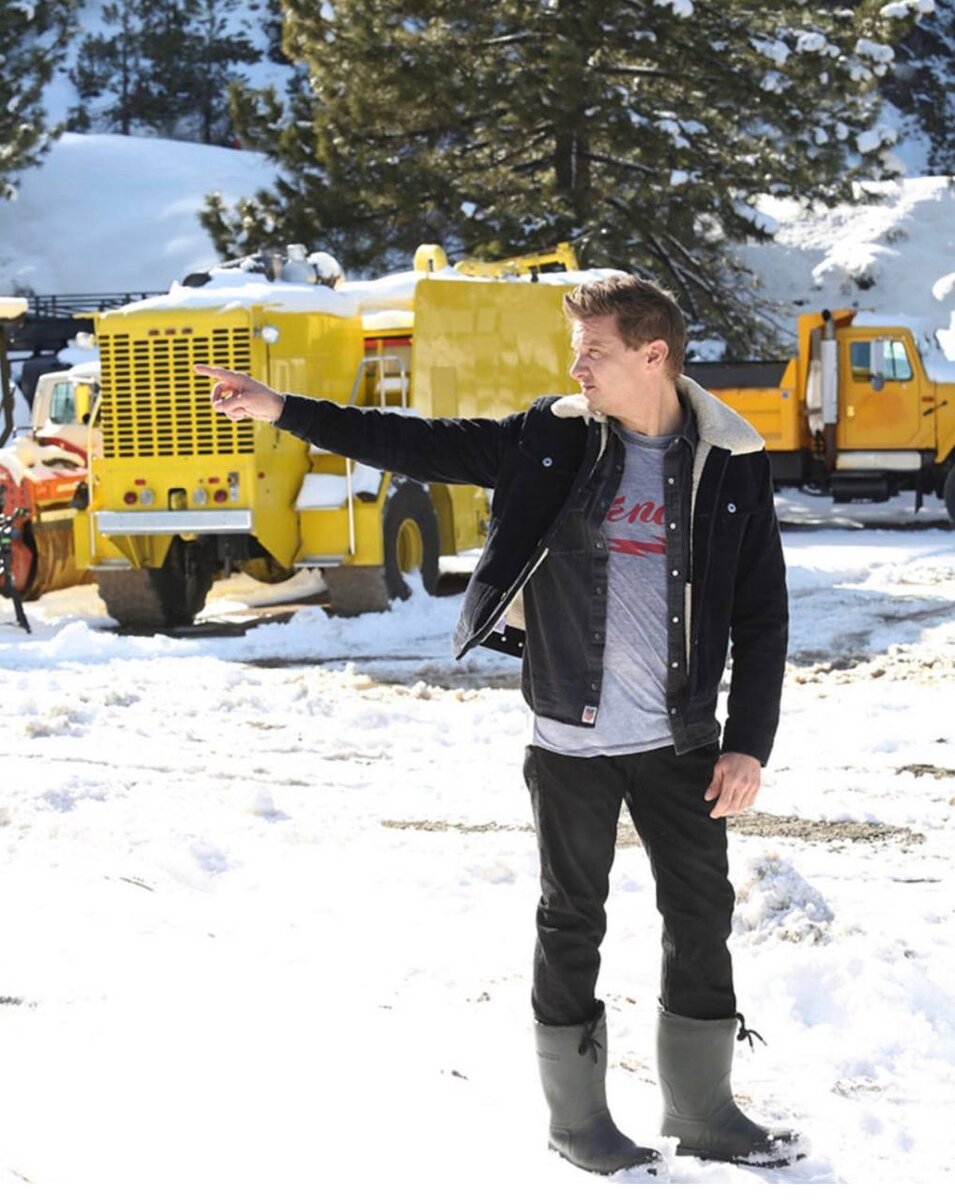    Джереми РеннерСоцсети