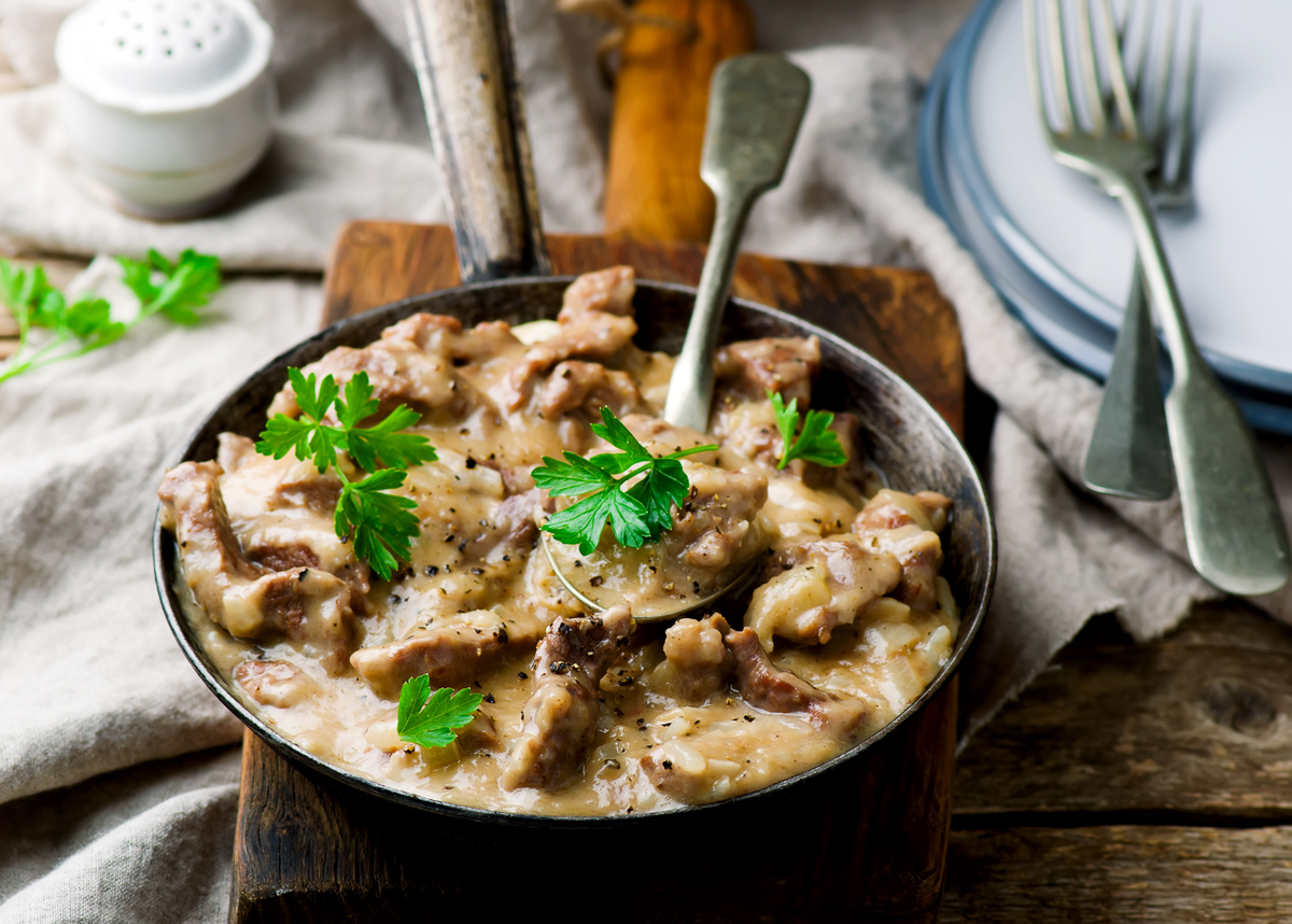 Грибное мясо. Бефстроганов из говядины с грибами. Бефстроганов с полбой. Бефстроганов с грибами и сметаной. Куриный биф Строганофф.