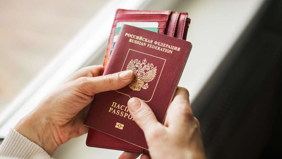    В России приостановлен прием заявлений на выпуск загранпаспортов нового образца