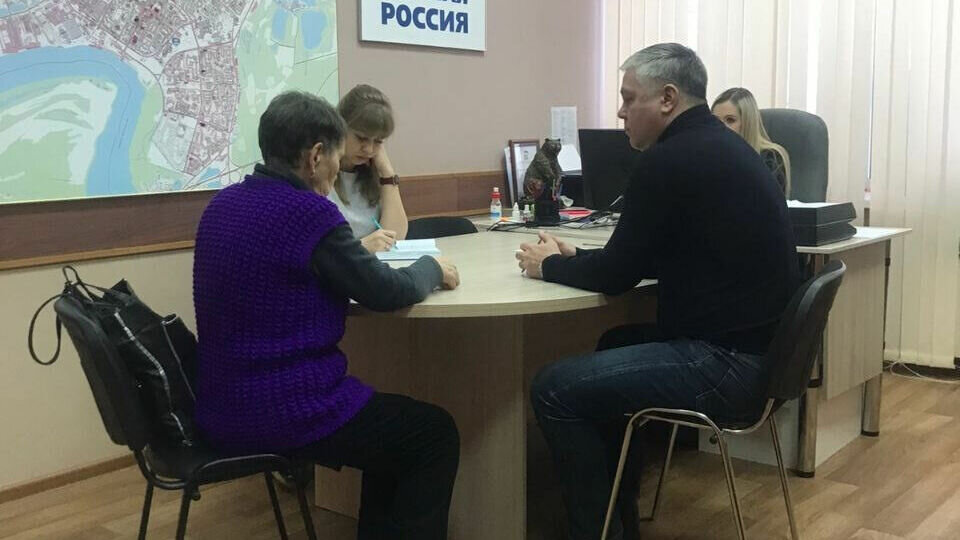     Женщина попросила помощи у депутатов.