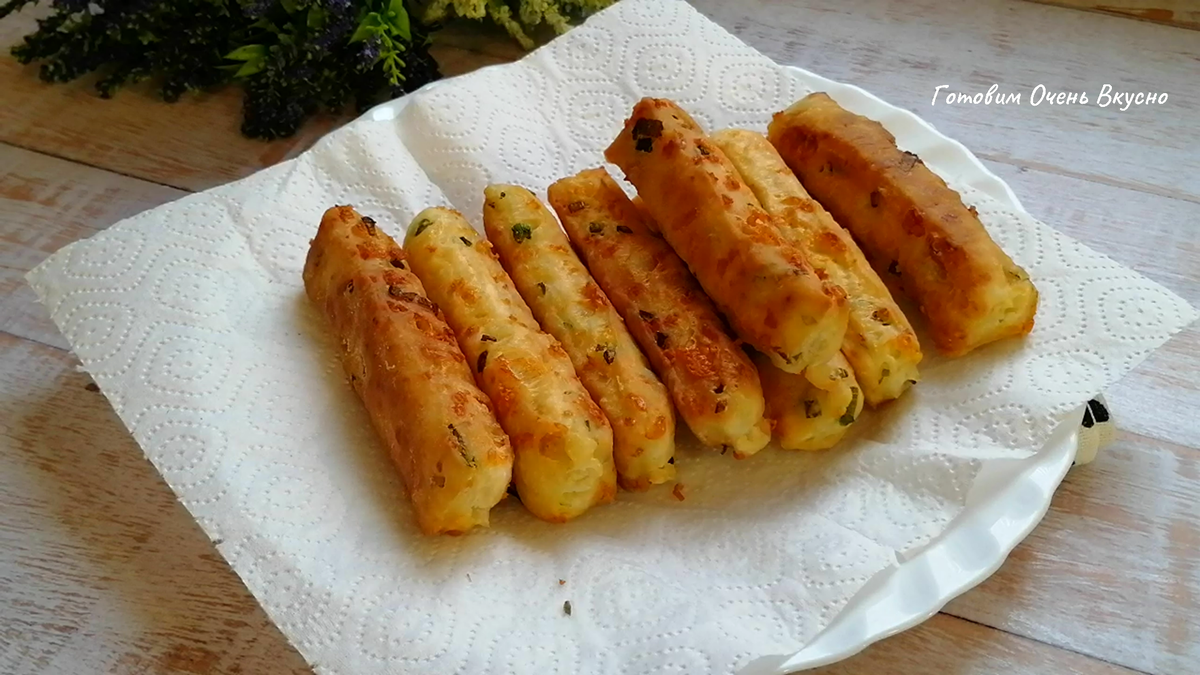 Рецепт: Вкуснейшие жареные на сковороде сырные палочки в панировке (Приготовление) - Смачнота