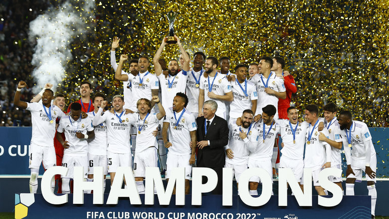    Награждение «Реала» за победу на клубном чемпионате мира. Reuters