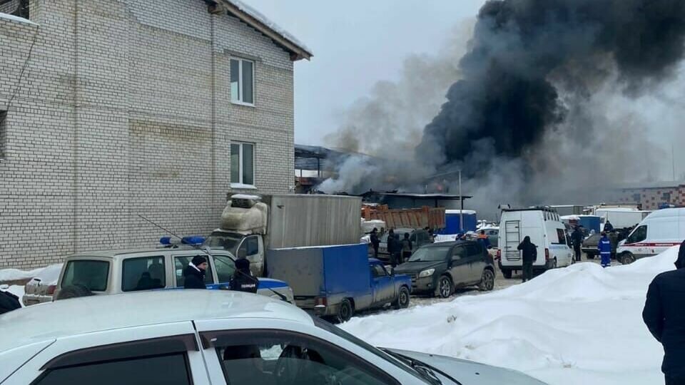     Площадь пожара в доме №14 по улице Архангельская в Казани достигла 800 квадратных метров. Возгоранию присвоили третий ранг сложности, пишет Telegram-канал Mash Iptash.