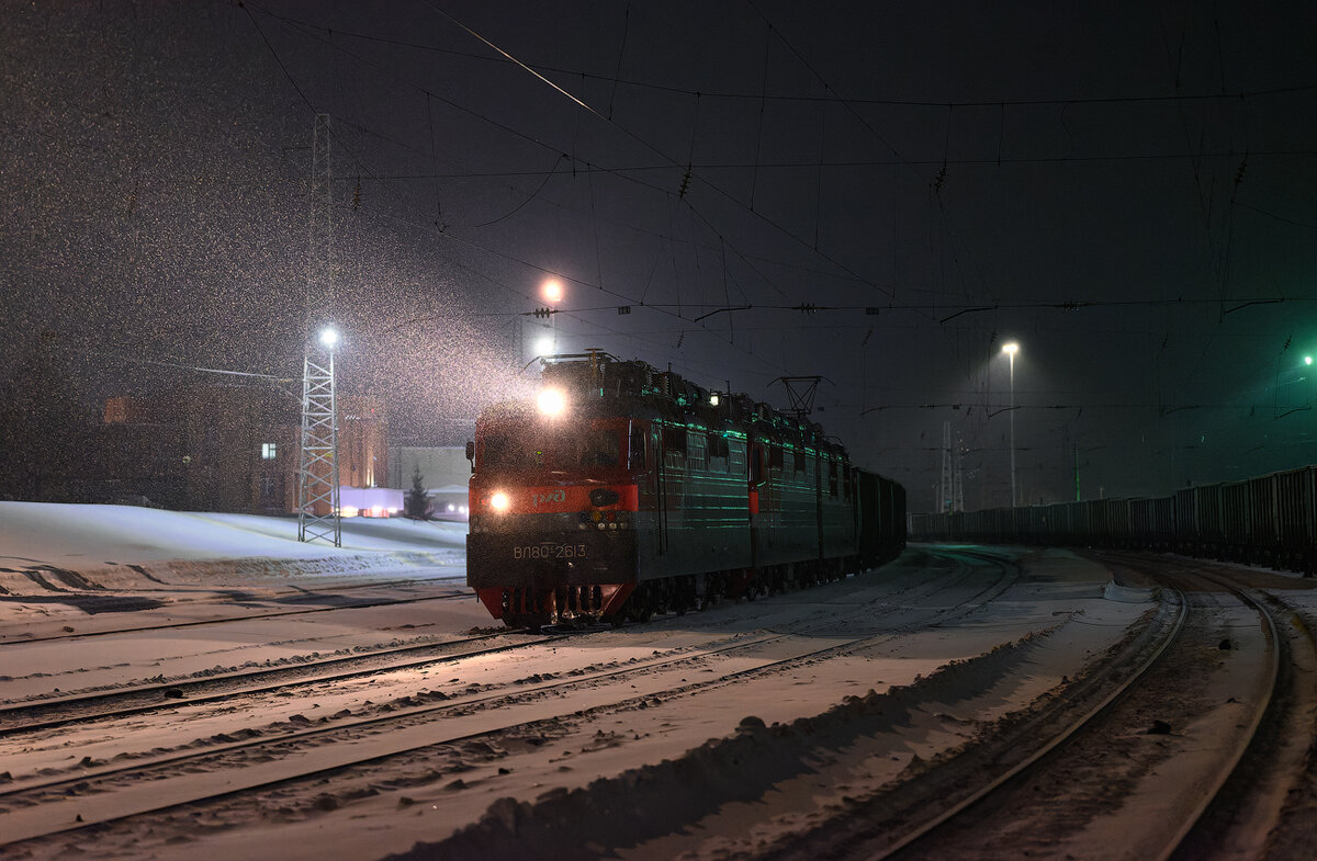 Железная дорога ночью. Часть 1 | Охотник за поездами | huntertrains | Дзен