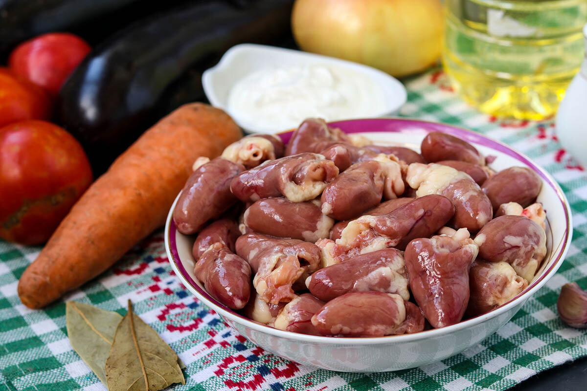 Недавно открыла для себя новое блюдо — маринованные куриные сердечки. Рецепт до смешного прост и в приготовлении очень быстр (не считая времени на саму мариновку). Как по мне, это идеально!-2