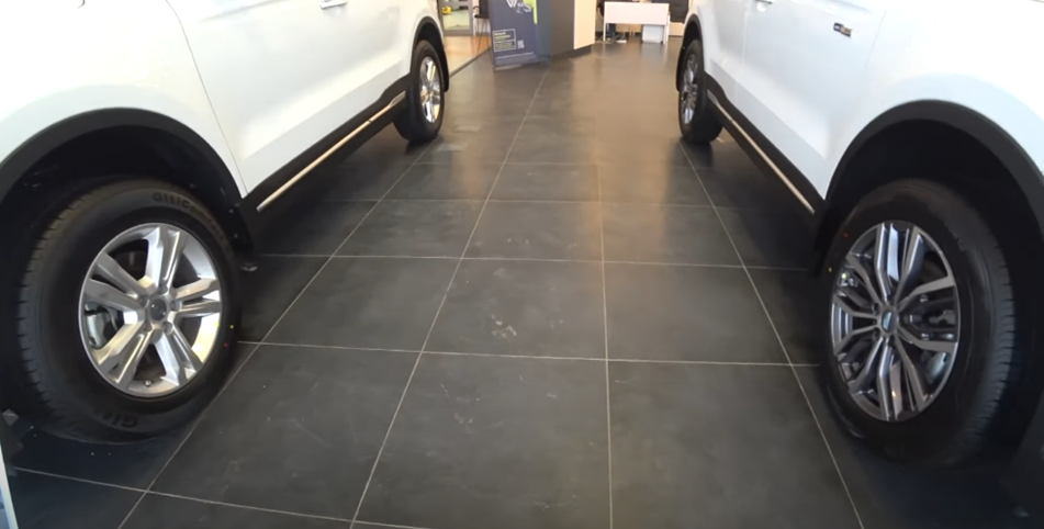 Джили атлас про разболтовка. Диски Geely Atlas Pro r18. Geely Atlas Pro диски r17. Джили атлас на литье. Джили атлас про 20 пороги.