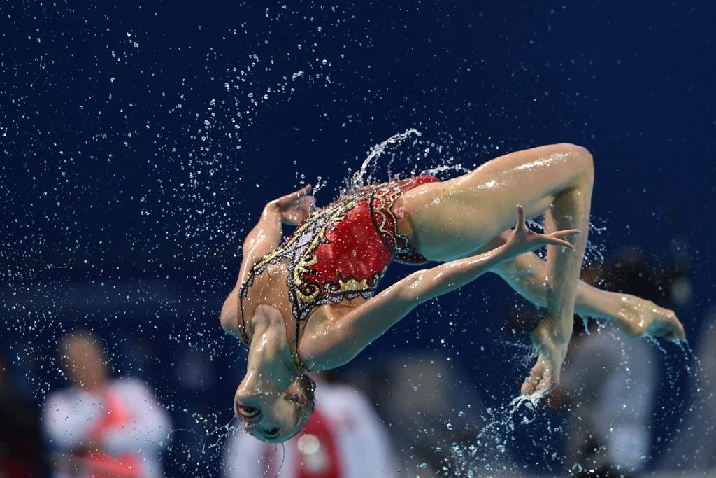 Спортсменки по водным видам спорта.