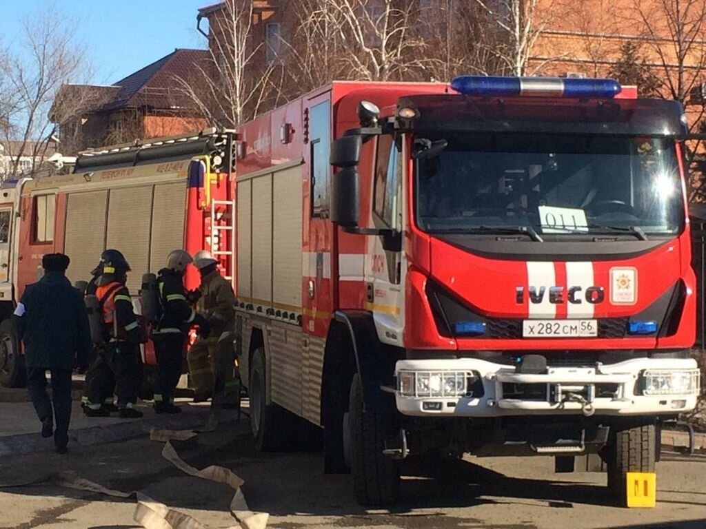 В центре Оренбурга проходят учения: сотрудники МЧС тушат условный пожар на  переулке Дмитриевском | Урал56.Ру | Оренбург, Орск - главные новости | Дзен