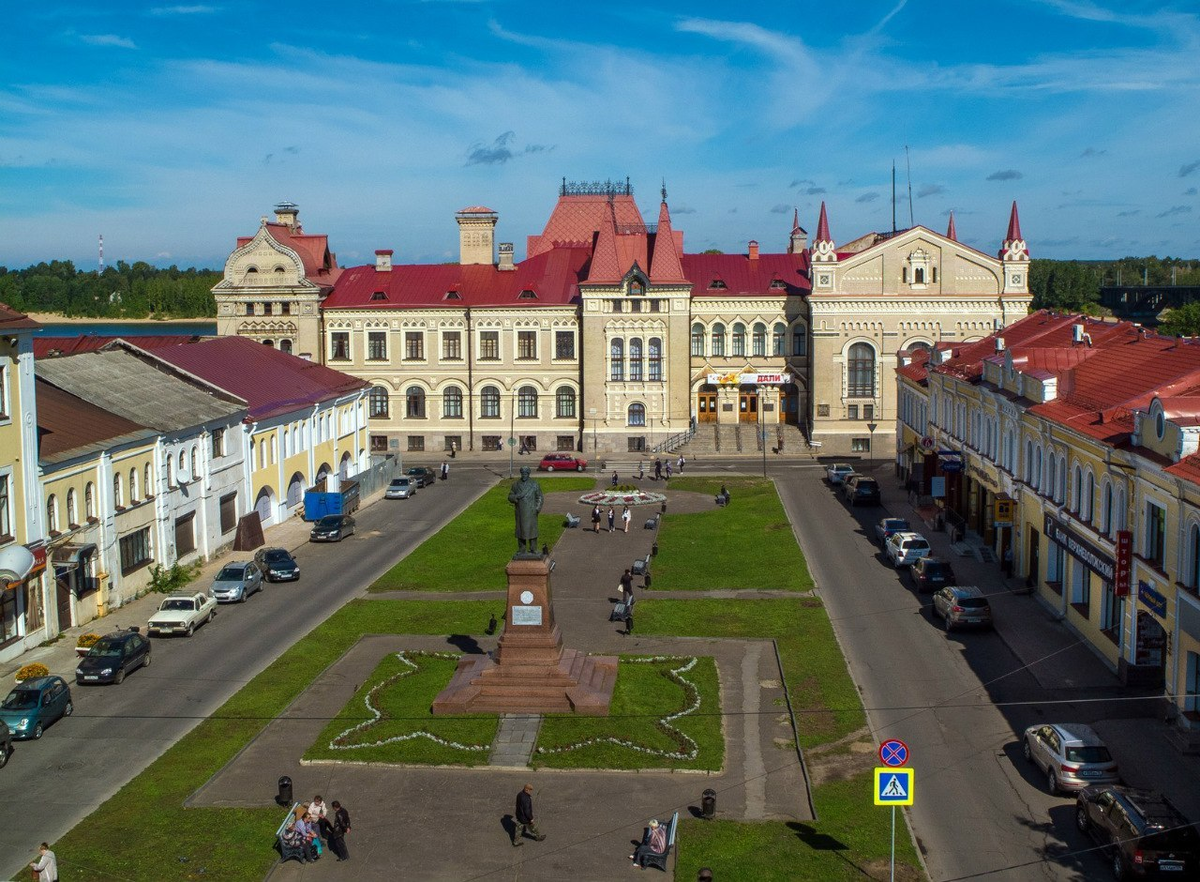 Рыбинская улица рыбинск. Рыбинск исторический центр. Ярославская область Рыбинск площадь. Рыбинск центр города. Рыбинск исторический центр города.