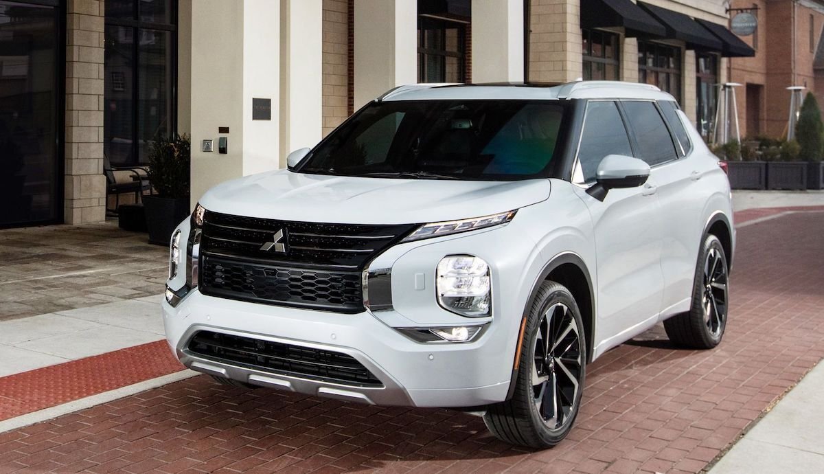      Mitsubishi Outlander (2021)