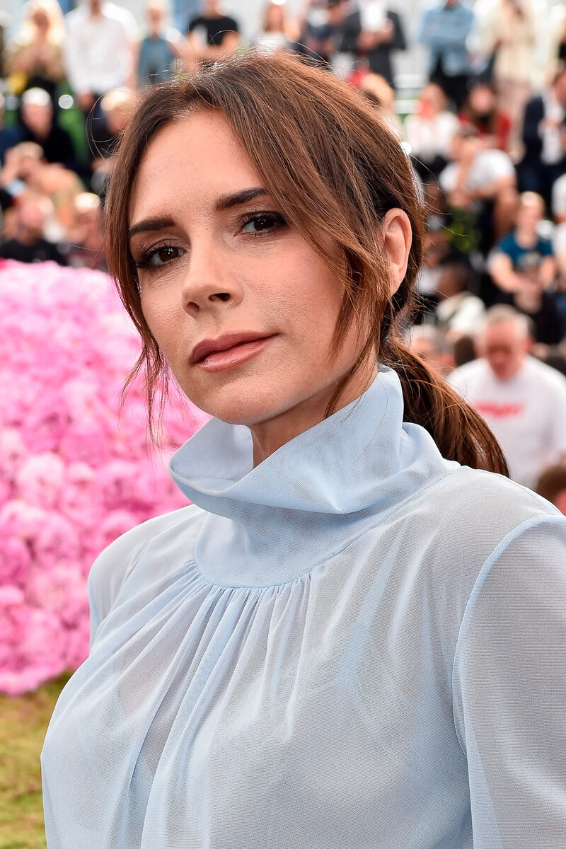    Виктория Бекхэм поделилась снимком мужа в нижнем белье в день его рождения