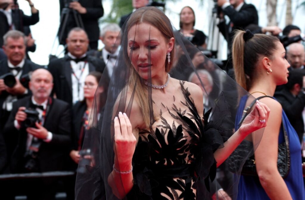    Мерьем Узерли в очередной раз выбрала российский бренд