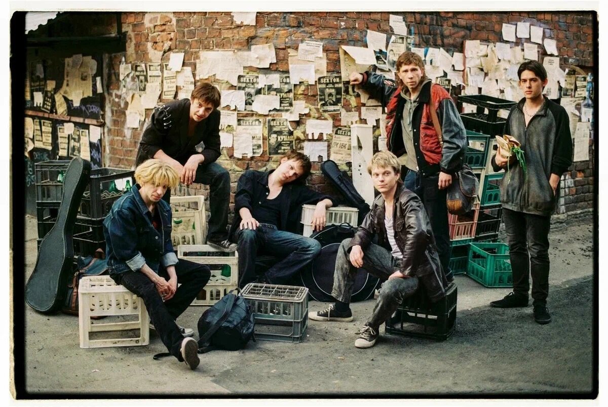 Кадр из фильма, когда КиШ приехали впервые выступвыступать в Московский клуб Sexton