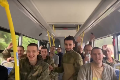    Возвращение военнослужащих ВС РФ из украинского плена ©Скриншот