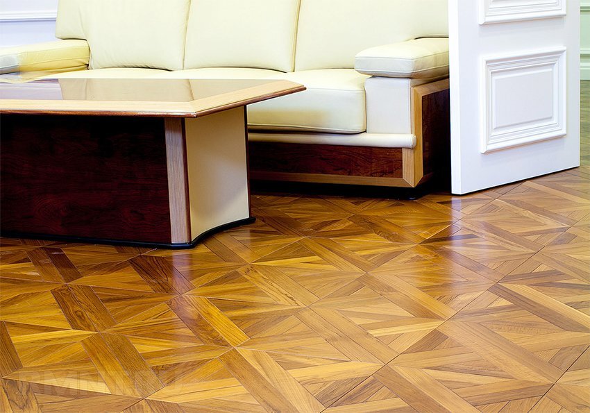 Процесс укладки модульного паркета