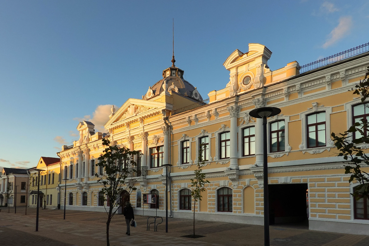 File:Тула, Металлистов, 10. Фрагмент декора реставрируемого фасада здания. Фото 