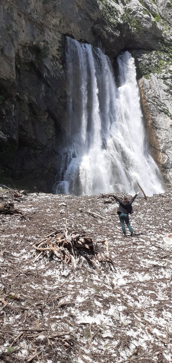 Гегский водопад зимой Абхазия