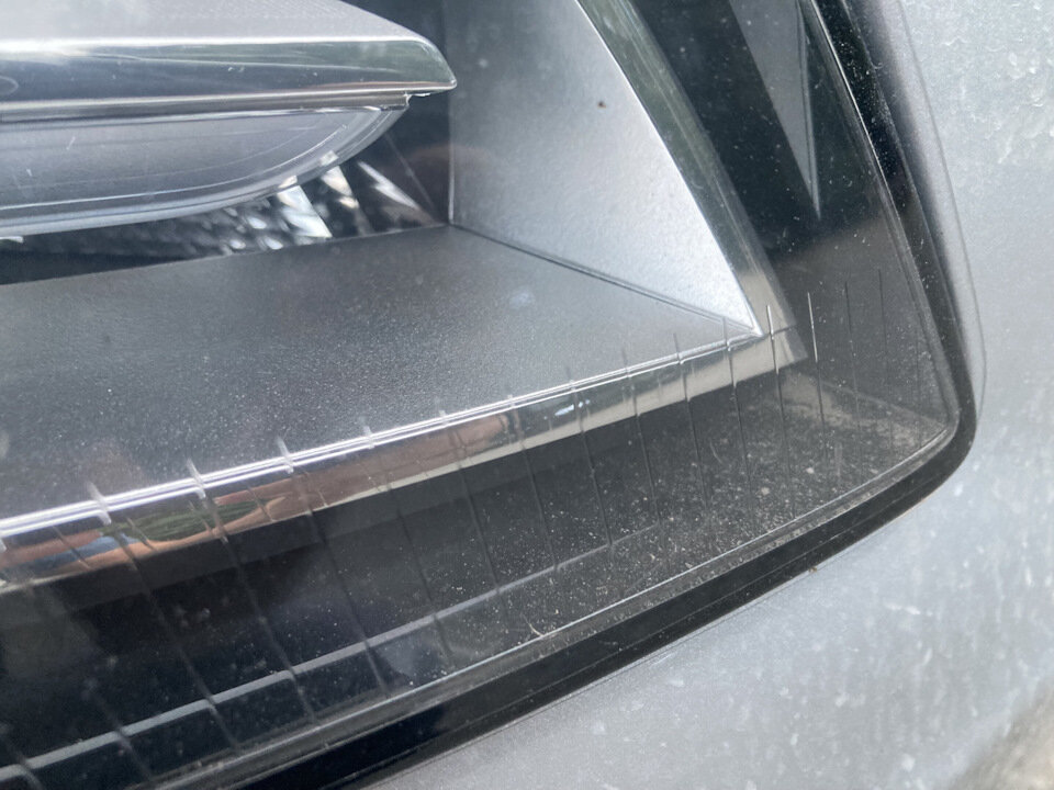 В таком состоянии были фары, песок, грязь видно невооруженным взглядом